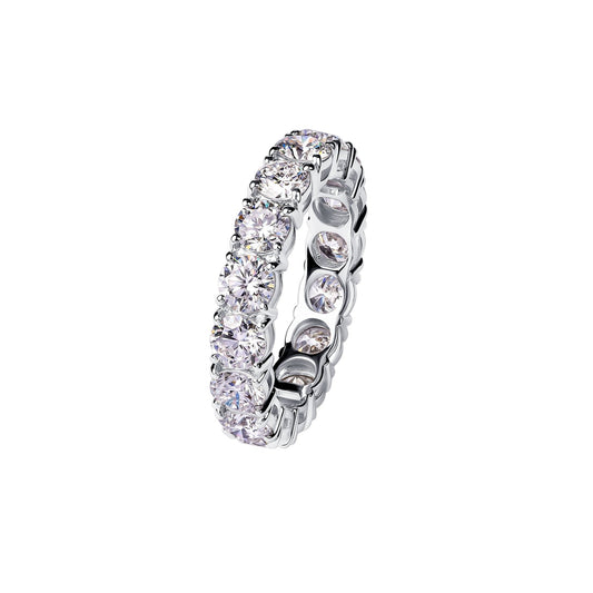 Elevate your look with the epitome of elegance: the classic round diamond ring - ETERNA JEWELS